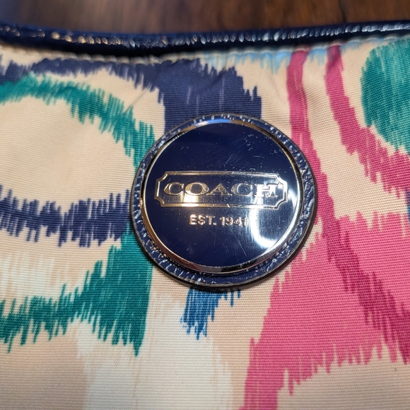 COACH ikat Signature C - Picture 3 of 9